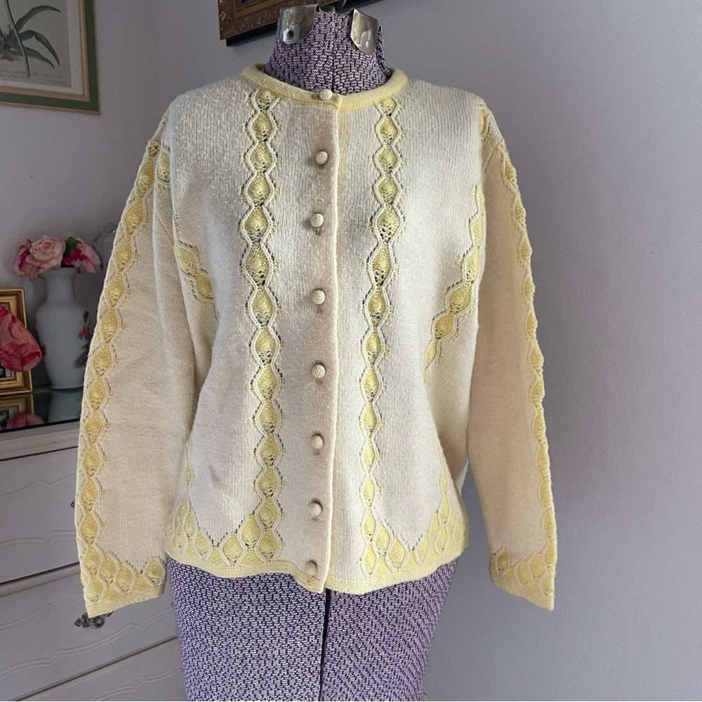 Vintage 1970s Sweater Bee by Banff yellow cardigan